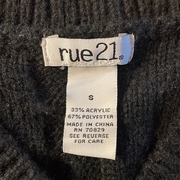 Thick & soft black sweater - Picture 11 of 16